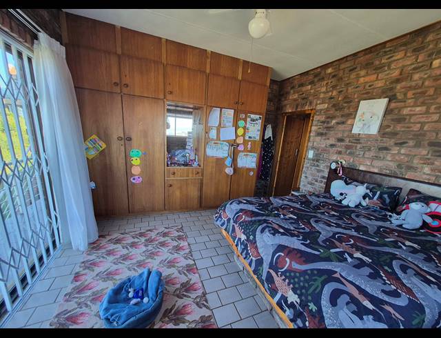 5 BEDROOM HOUSE FOR SALE IN DANA BAY